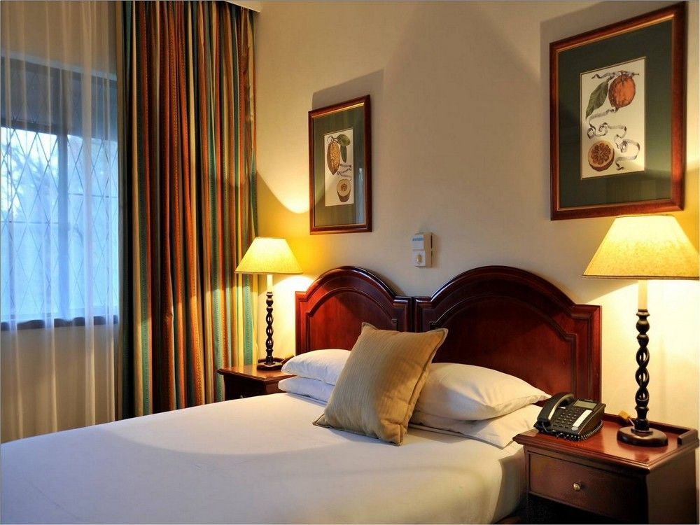 Cresta Churchill Hotel Bulawayo Luaran gambar